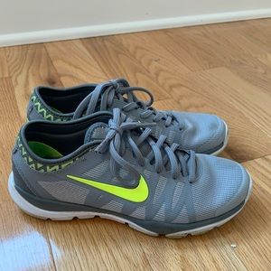 Women’s Nike Flex Supreme TR3 Training Sneakers in Grey *Good Condition* Size 6